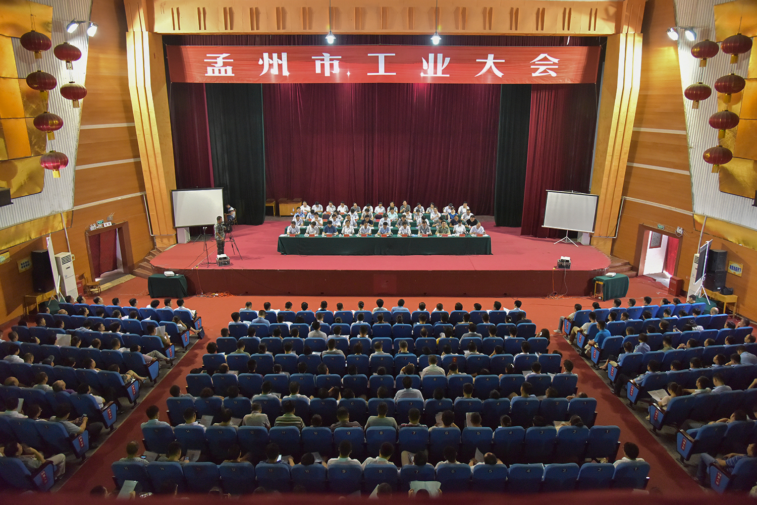 隆丰人口_西宁隆丰国际大厦