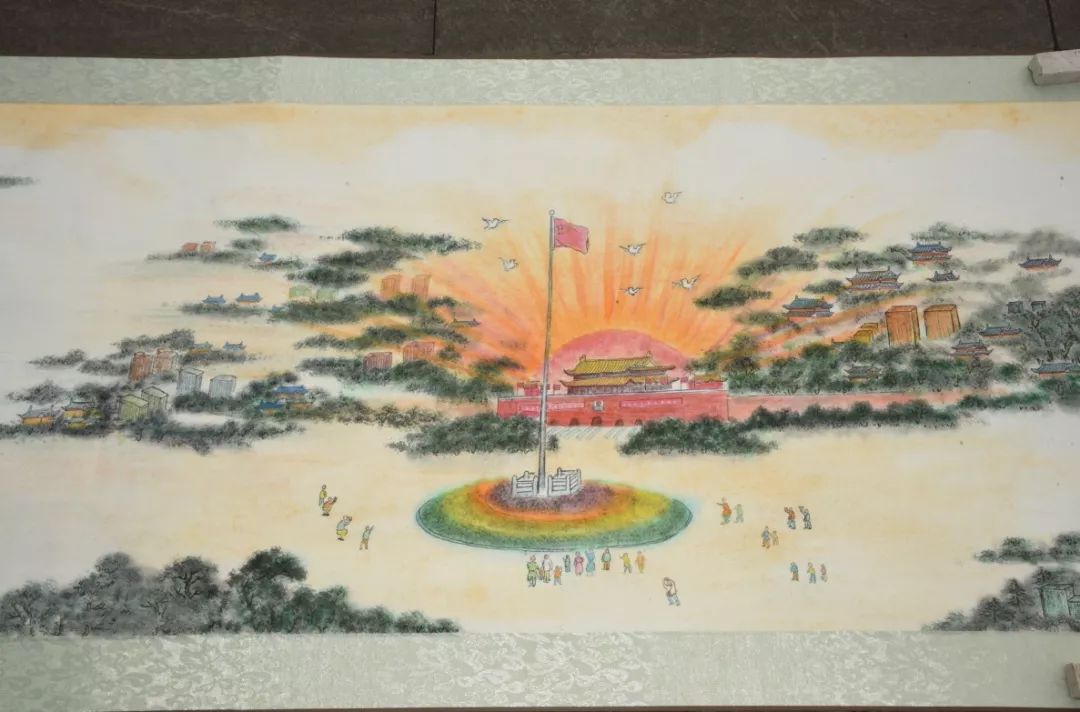 迎国庆展出国画长卷 写书画献礼七十华诞